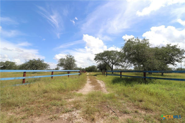 86 OAK CREEK RANCH RD S, BERCLAIR, TX 78107 - Image 1