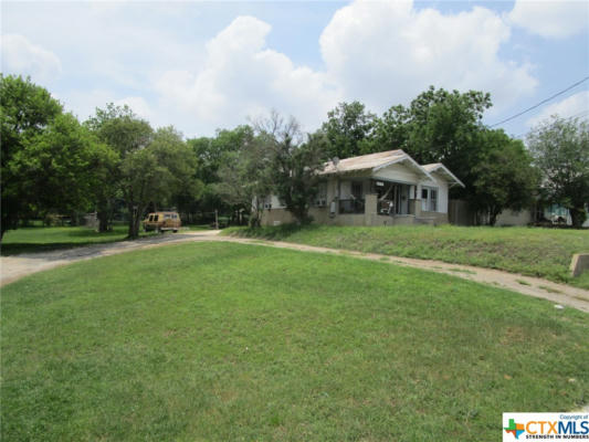 840 S CASTELL AVE, NEW BRAUNFELS, TX 78130, photo 3 of 18