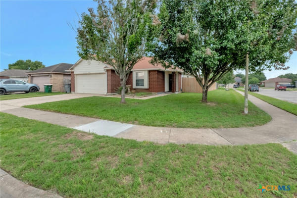302 CLYDESDALE LN, VICTORIA, TX 77904, photo 2 of 36