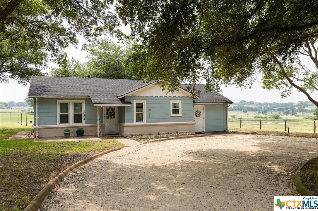 1024 STATE HIGHWAY 95 S, SHINER, TX 77984, photo 1 of 16