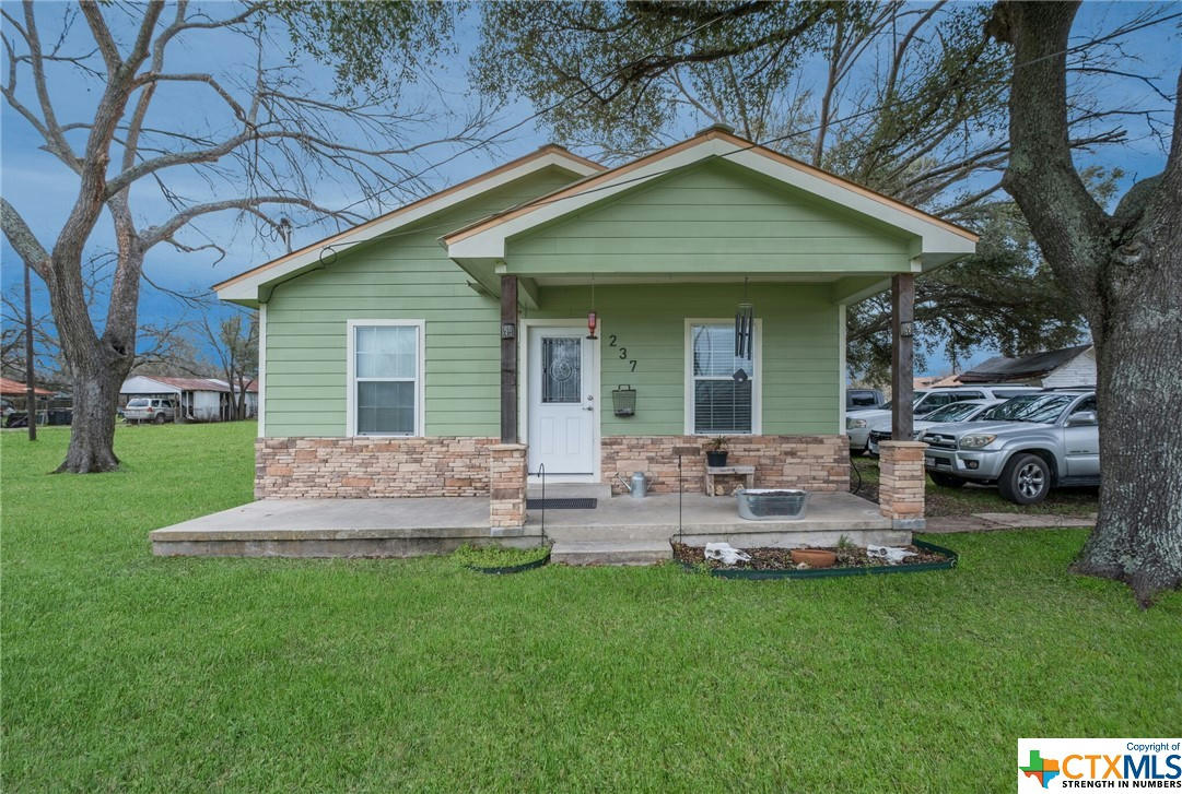 237 SAN MARCOS HWY, LULING, TX 78648, photo 1 of 26