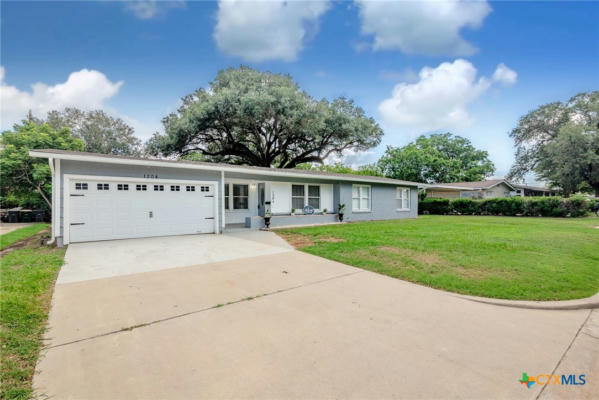 1204 E POPLAR AVE, VICTORIA, TX 77901, photo 4 of 31